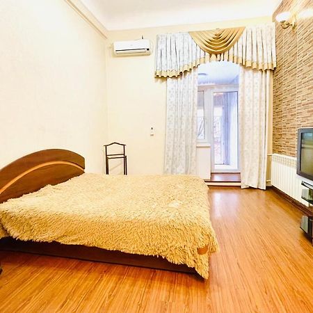 Апартаменты Возле Вокзала, Центр, Проспект Дмитрия Яворницкого Dnipro Exterior foto
